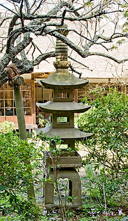 Jochi-ji-stone lantern.jpg